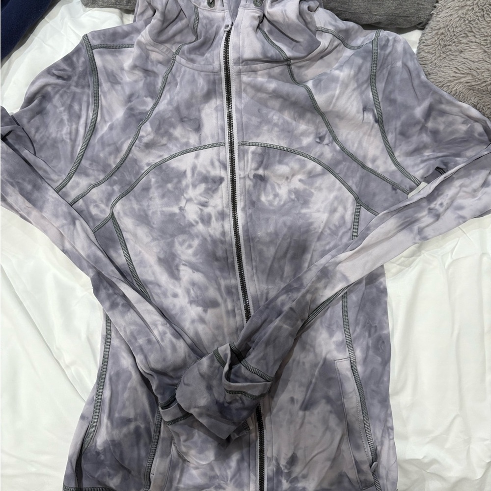 Define hooded zip up